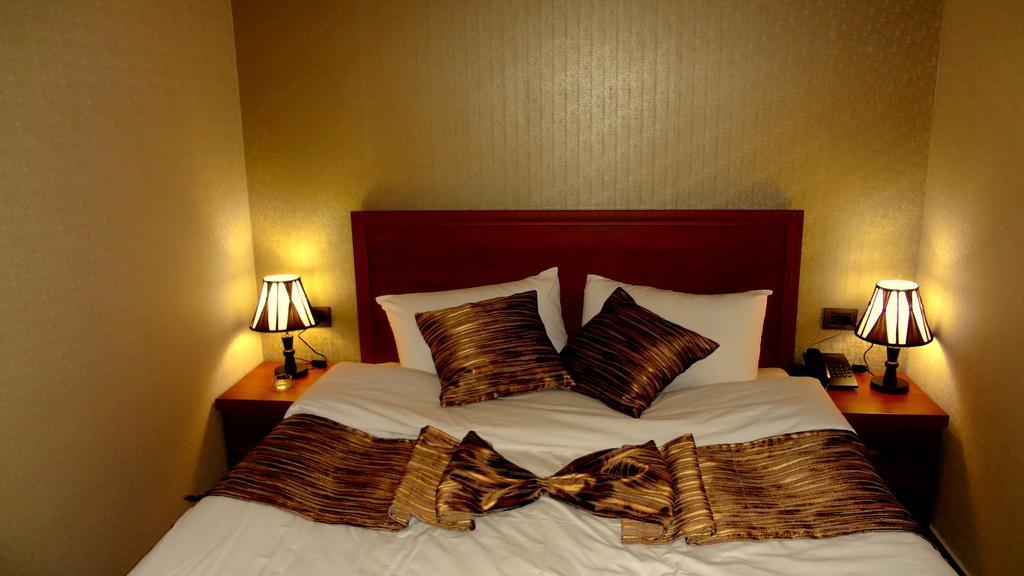 Park Avenue Hotel Jerevan Rom bilde