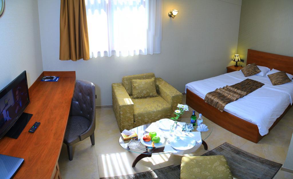 Park Avenue Hotel Jerevan Eksteriør bilde